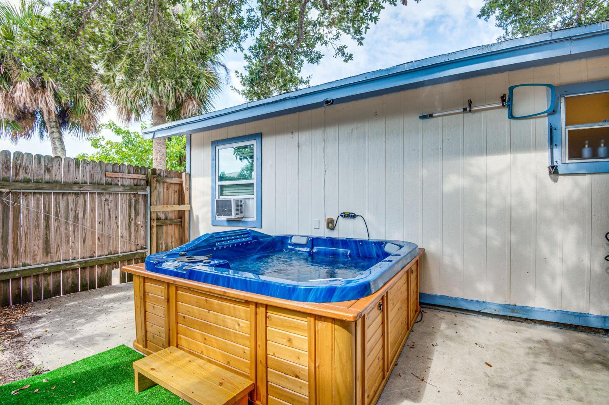 Cape Canaveral Cottage With Hot Tub Walk To Beach Kültér fotó